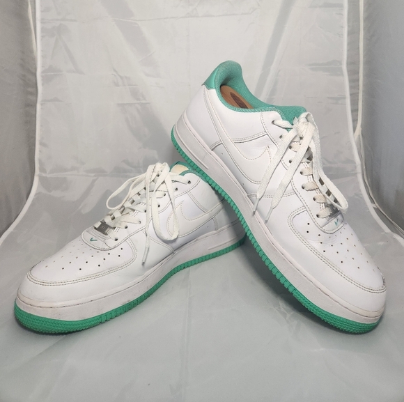 Men's Sz 13 Nike Air Force 1 '07 Sneakers w/ Aqua/Teal Accents - Picture 2 of 11